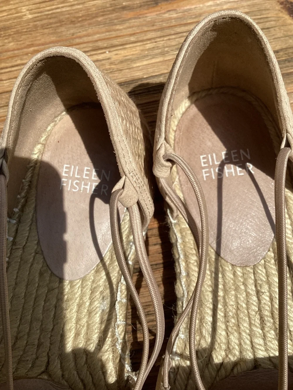 Eileen Fisher Neutral Tan Footbed with Embossed Logo - Picture 6 of 10